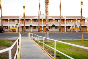 Image of Emerald Inn & Lounge