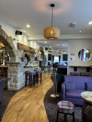 Image of Twin Oaks Hotel