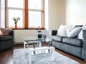 Image of Swanky Cottage in Helensburgh near The Hill House