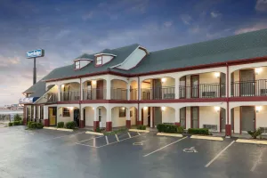 Image of Travelodge Inn & Suites by Wyndham Norman