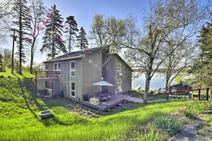 Image of Hilltop Green Lake Home Dock, Kayaks, Views!