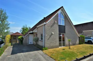 Image of Lively Bungalow on the Water