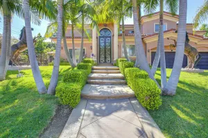 Image of Spacious Fullerton Villa w/ Private Pool & Hot Tub