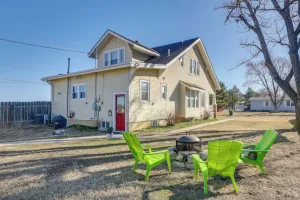 Image of 5 Mi to Marion Reservoir: Wizard of Oz-themed Home