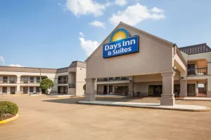Image of Days Inn & Suites by Wyndham Tyler