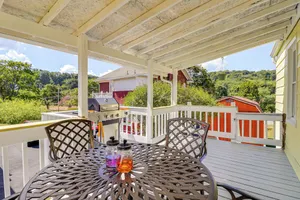 Image of 3 Mi to Dtwn & Flood Museum: 'cozy Q Cottage'