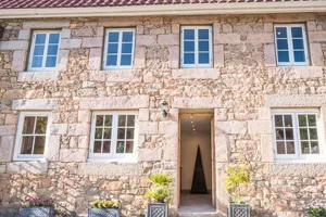 Image of Charming en-suite bedroom with patio in St Aubin