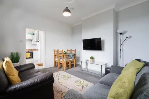 Image of Spacious 4BR, Parking, Near Centre, Accommodates 8