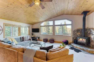 Image of Golden Summit by AvantStay Stunning Secluded Cabin w Access to Tahoe Donner