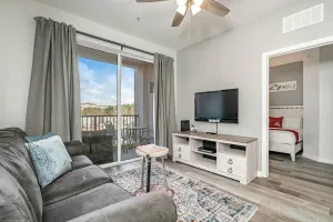 Image of Roomy and Modern 3bd/2ba Home With Balcony #3vc201