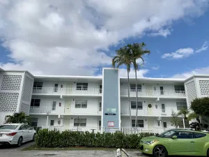 Image of Bayview Regency Apartments By Lowkl