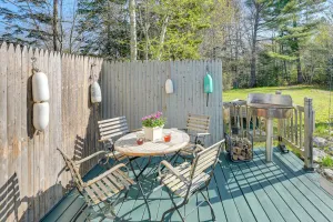 Image of 13 Mi to Acadia: Artistic Retreat in Nature