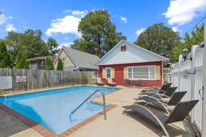Image of Dave's Last Resort Poolside-relaxing Cabin 3 1 Bedroom Hotel Room