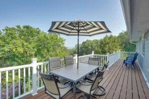 Image of Family-friendly Lakeview Cottage w/ Deck & View