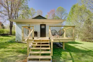 Image of Mid-Century Modern Fayetteville Home Close to Town