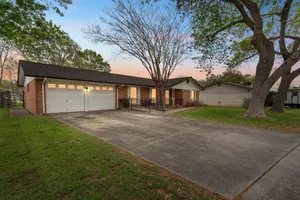Image of Comfy Home W/ Great Accessibility 3 Bedroom Home by RedAwning