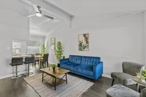 Image of Stylish 1BR Downtown Evonify