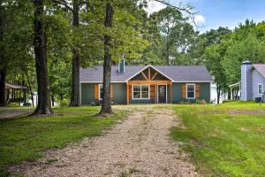 Image of Charming Lake Fork Cottage with Screened-In Porch!