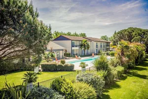 Image of Les Pins Galants