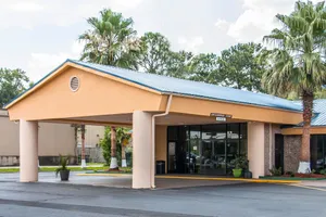 Image of Quality Inn Hinesville - Fort Stewart Area, Kitchenette Rooms - Pool - Guest Laundry