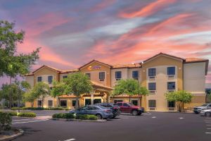 Image of Comfort Inn & Suites Northeast - Gateway