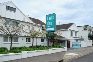 Image of Waves Motel and Apartments formerly Comfort Inn International