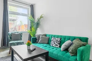 Image of Stanion Luxurious 3 Bedroom Modern House Northamptonshire, Double, Twins, Single, Free Parking, Free Wi-Fi, Pets, Up to 8 Sleeps, 4 Smart TVs