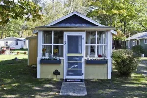 Image of #3 - Chantilly 2 Bedroom Cabin by RedAwning