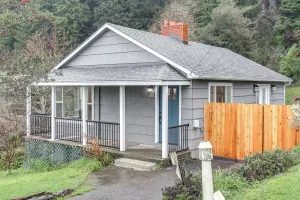 Image of Welcoming Gardiner Home Near Oregon Dunes Rec Area