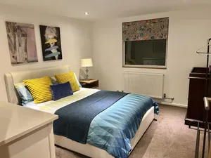 Image of Gorgeous Cosy Home 2 Miles From Heathrow Airport