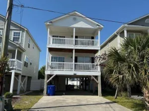 Image of Cooper's Lighthouse 4 Bedroom Home by RedAwning