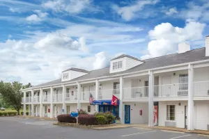 Image of Baymont by Wyndham Tuscaloosa