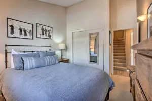 Image of Inviting Mountain Condo with Balcony in Vail Valley!