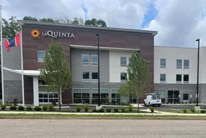 Image of La Quinta Inn & Suites by Wyndham Olive Branch