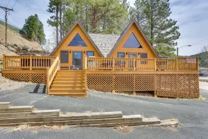 Image of Cozy Keystone Cabin: Hot Tub, 3 Mi to Mt Rushmore!