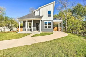 Image of Denison Home with Balcony Walk to Downtown!