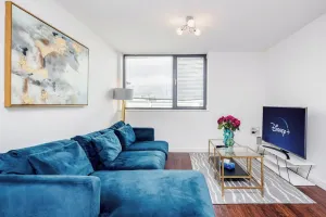 Image of Basildon - 2 Bed Flat - Sleeps 5 - Near Station