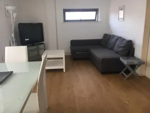 Image of Spacious bright apartment w parking