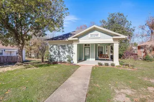 Image of 1 Mi to Downtown Tyler: Historic Home w/ Porch!