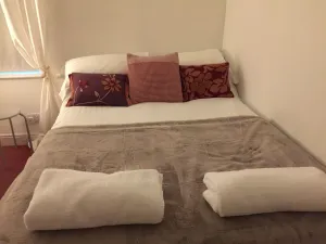 Image of Cosy Cottage Sleeps 6 Suit Families, Contractors, Couples