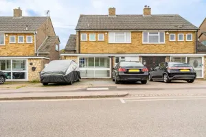 Image of Luton Airport Guest House in Quiet and a very Pleasant Area, Near London Luton Airport with Free Parking, WiFi, Smart TV