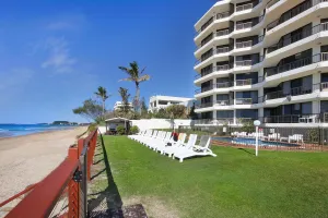 Image of Spindrift on the Beach - Absolute Beachfront