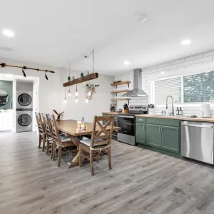 Image of Spacious 4BR Home Near Grand Canyon Sleeps 10