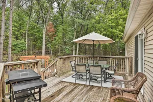 Image of Charming Pentwater Home with Fire Pit and Yard!