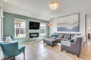 Image of Chic & Relaxing Katy Escape w/ Community Pool!