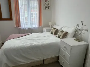 Image of Cosy 3-Bed Apartment in Hythe High Street