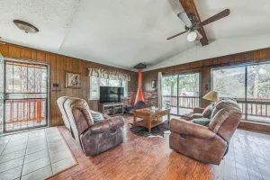 Image of 'double D Cabin' w/ Deck, 4 Mi to Grindstone Lake!