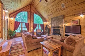 Image of Spacious Family Home with Fire Pit by Norfork Lake!