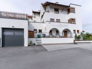 Image of Lively flat near a ski resort in Fiss