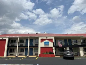 Image of LAKE INN
